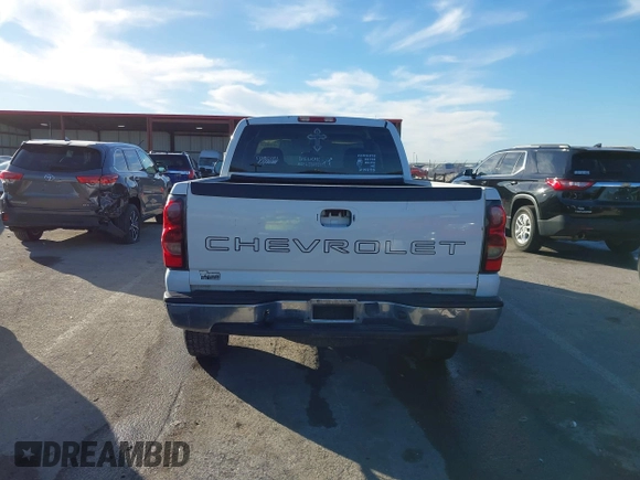 2005 Chevrolet Silverado 1500 Work Truck z VIN 2GCEK19V851367356, wystawiony jako IAAI lot #41448496 z przebiegiem 185 625 mil mil oraz . Historia ofert i sprzedaży dostępna na DreamBid. Obrazek 16.