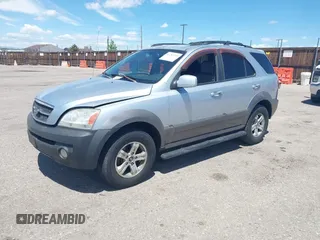 2004 Kia Sorento LX z VIN KNDJC733345270472, wystawiony jako IAAI lot #42282749 z przebiegiem 102 778 mil mil oraz . Historia ofert i sprzedaży dostępna na DreamBid. Obrazek 2.
