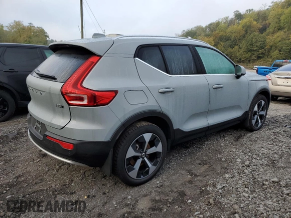 2024 Volvo XC40 Plus Bright Theme z VIN YV4L12UE0R2303399, wystawiony jako Copart lot #74531594 z przebiegiem 7 281 mil mil oraz Szkoda całkowita • Salvage title. Historia ofert i sprzedaży dostępna na DreamBid. Obrazek 3.