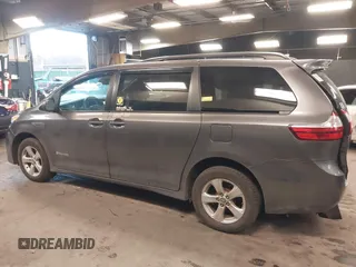 2018 Toyota Sienna LE Auto Access Seat with VIN 5TDKZ3DC3JS906162, listed as a IAAI auction lot 41863331 with 200,655 mi miles. Bid and sale history available at carsss.com. Image 14.