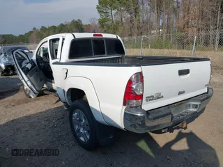 2015 Toyota Tacoma with VIN 3TMMU4FN5FM073323, listed as a IAAI auction lot 41800476 with 132,250 mi miles and . Bid and sale history available at DreamBid. Image 3.