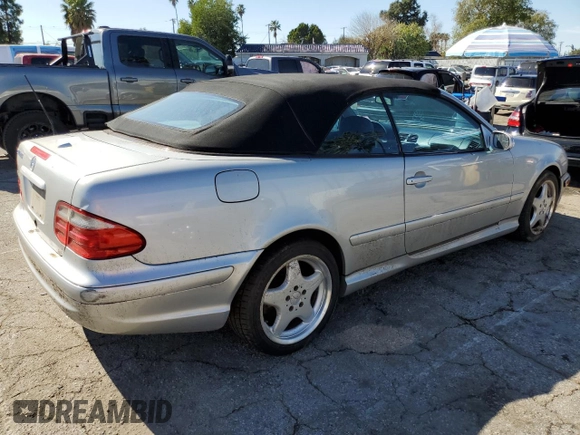 2000 Mercedes-Benz CLK 320/430 z VIN WDBLK70G8YT033575, wystawiony jako Copart lot #44710915 z przebiegiem 157 198 mil mil oraz Szkoda całkowita • Salvage title. Historia ofert i sprzedaży dostępna na DreamBid. Obrazek 3.