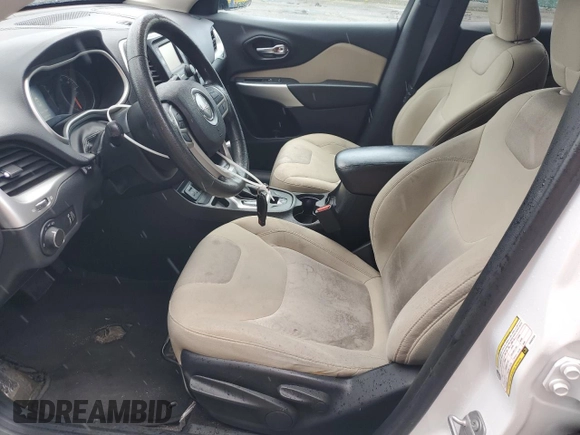 2017 Jeep Cherokee Sport z VIN 1C4PJLAB1HW653104, wystawiony jako Copart lot #58091345 z przebiegiem 106 736 mil mil oraz Szkoda całkowita • Salvage title. Historia ofert i sprzedaży dostępna na DreamBid. Obrazek 7.