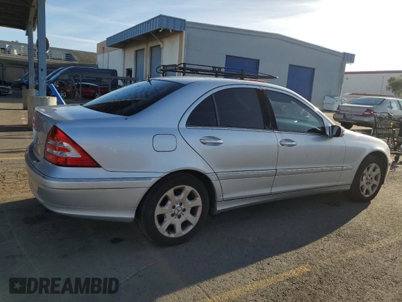 2005 Mercedes-Benz C 240 with VIN WDBRF61J35A701535, listed as a Copart auction lot 79762884 with 73,468 mi miles and Clean Title. Bid and sale history available at DreamBid. Image 3.