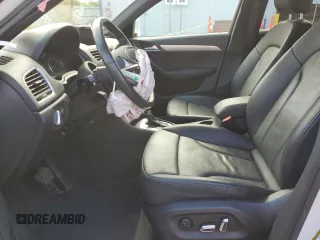 2018 Audi Q3 Premium z VIN WA1BCCFS7JR003141, wystawiony jako Copart lot #55787985 z przebiegiem 53 193 mil mil oraz Szkoda całkowita • Salvage title. Historia ofert i sprzedaży dostępna na DreamBid. Obrazek 7.