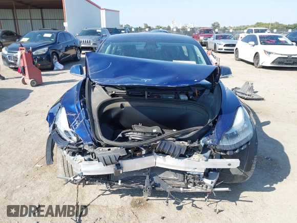 2018 Tesla Model 3 Long Range Battery with VIN 5YJ3E1EA6JF027065, listed as a IAAI auction lot 40532631 with 55,316 mi miles. Bid and sale history available at carsss.com. Image 10.