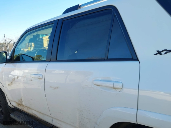 2019 Toyota 4Runner SR5 with VIN JTEBU5JR2K5641997, listed as a IAAI auction lot 41282350 with 102,476 mi miles. Bid and sale history available at carsss.com. Image 14.