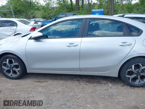 2021 Kia Forte LXS with VIN 3KPF24AD4ME302515, listed as a IAAI auction lot 42204617 with 33,354 mi miles and . Bid and sale history available at DreamBid. Image 14.