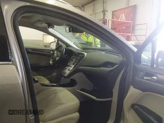 2019 Lincoln MKC Reserve with VIN 5LMTJ3DH4KUL20647, listed as a IAAI auction lot 41868447 with 64,403 mi miles and . Bid and sale history available at DreamBid. Image 5.