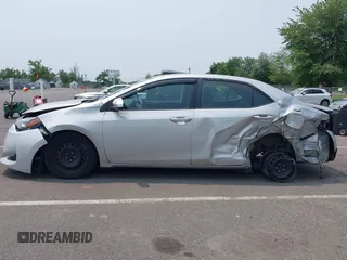 2018 Toyota Corolla L z VIN 2T1BURHE9JC067155, wystawiony jako IAAI lot #42492008 z przebiegiem 169 311 mil mil oraz . Historia ofert i sprzedaży dostępna na DreamBid. Obrazek 14.