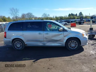 2011 Chrysler Town & Country Limited z VIN 2A4RR6DG1BR609818, wystawiony jako IAAI lot #41817330 z przebiegiem 160 482 mil mil oraz . Historia ofert i sprzedaży dostępna na DreamBid. Obrazek 14.