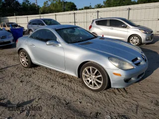 2005 Mercedes-Benz SLK 230/320 z VIN WDBWK56F35F052366, wystawiony jako Copart lot #53032575 z przebiegiem 100 022 mil mil oraz Szkoda całkowita • Salvage title. Historia ofert i sprzedaży dostępna na DreamBid. Obrazek 4.