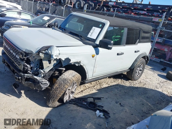 2023 Ford Bronco z VIN 1FMEE5DP7PLB81565, wystawiony jako IAAI lot #41891295 z przebiegiem 27 890 mil mil oraz . Historia ofert i sprzedaży dostępna na DreamBid. Obrazek 17.