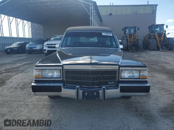 1992 Cadillac Brougham z VIN 1G6DW54E9NR713312, wystawiony jako Copart lot #71659794 z przebiegiem 41 467 mil mil oraz Tytuł czysty. Historia ofert i sprzedaży dostępna na DreamBid. Obrazek 5.