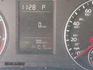 2014 Volkswagen Passat Wolfsburg Edition z VIN 1VWAT7A38EC075514, wystawiony jako IAAI lot #42032834 z przebiegiem 141 015 mil mil oraz . Historia ofert i sprzedaży dostępna na DreamBid. Obrazek 15.