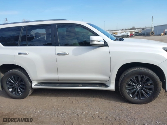 2020 Lexus GX with VIN JTJAM7BX9L5256329, listed as a IAAI auction lot 41752935 with 84,822 mi miles. Bid and sale history available at carsss.com. Image 14.