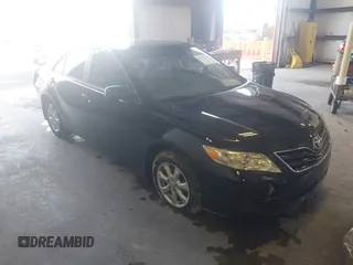 2011 Toyota Camry LE z VIN 4T4BF3EK8BR170719, wystawiony jako IAAI lot #41601748 z przebiegiem 91 368 mil mil oraz . Historia ofert i sprzedaży dostępna na DreamBid. Obrazek 1.