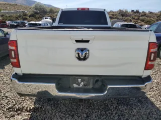 2022 Ram 2500 Big Horn z VIN 3C6UR5JL0NG271552, wystawiony jako Copart lot #61086084 z przebiegiem Nie podano mil oraz Szkoda całkowita • Salvage title. Historia ofert i sprzedaży dostępna na DreamBid. Obrazek 6.