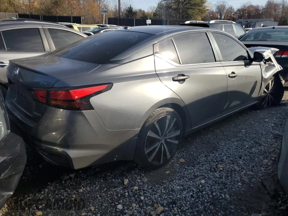 2019 Nissan Altima SR with VIN 1N4AL4CV1KC225349, listed as a Copart auction lot 79495454 with 87,661 mi miles and Salvage Title. Bid and sale history available at carsss.com. Image 3.