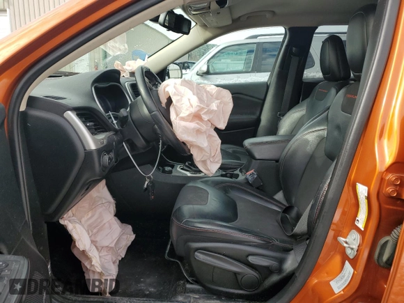 2016 Jeep Cherokee Trailhawk z VIN 1C4PJMBB5GW299512, wystawiony jako Copart lot #45356355 z przebiegiem Nie podano mil oraz Szkoda całkowita • Salvage title. Historia ofert i sprzedaży dostępna na DreamBid. Obrazek 7.