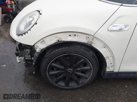 2016 MINI Convertible S z VIN WMWWG9C52G3C21934, wystawiony jako IAAI lot #41569029 z przebiegiem 102 042 mil mil oraz . Historia ofert i sprzedaży dostępna na DreamBid. Obrazek 19.