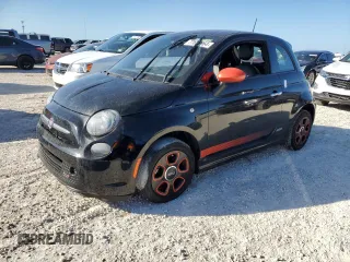 2017 FIAT 500e with VIN 3C3CFFGE0HT625193, listed as a Copart auction lot 77693964 with 0 mi miles and Salvage Title. Bid and sale history available at carsss.com. Image 1.