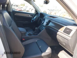 2018 Volkswagen Atlas SE with VIN 1V2LR2CA3JC577302, listed as a IAAI auction lot 41733691 with 66,185 mi miles and . Bid and sale history available at DreamBid. Image 5.