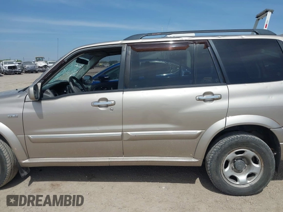 2002 Suzuki XL-7 Standard with VIN JS3TX92V424119690, listed as a IAAI auction lot 41877483 with 113,590 mi miles. Bid and sale history available at carsss.com. Image 14.