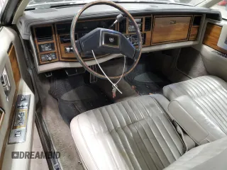 1984 Cadillac Eldorado z VIN 1G6AL5785EE630873, wystawiony jako Copart lot #82896404 z przebiegiem 3 839 mil mil oraz Czysty tytuł • Clean title. Historia ofert i sprzedaży dostępna na DreamBid. Obrazek 8.