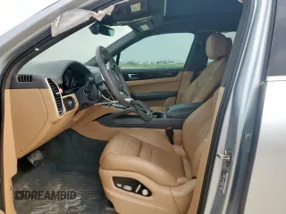 2019 Porsche Cayenne z VIN WP1AA2AY7KDA10147, wystawiony jako Copart lot #57171955 z przebiegiem 45 446 mil mil oraz Czysty tytuł • Clean title. Historia ofert i sprzedaży dostępna na DreamBid. Obrazek 7.