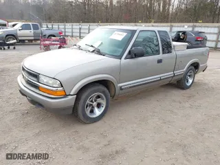 2001 Chevrolet S-10 LS with VIN 1GCCS19W918208790, listed as a IAAI auction lot 41785661 with 132,903 mi miles. Bid and sale history available at carsss.com. Image 2.