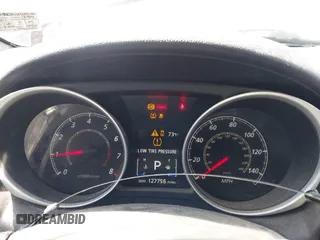 2015 Mitsubishi Outlander ES z VIN 4A4AR3AU0FE007080, wystawiony jako IAAI lot #42053568 z przebiegiem 127 756 mil mil oraz . Historia ofert i sprzedaży dostępna na DreamBid. Obrazek 7.