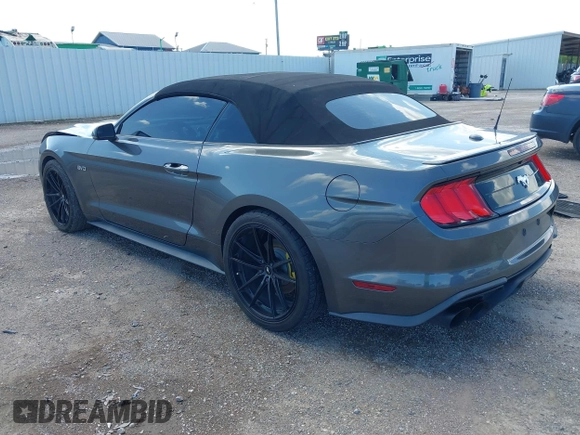 2018 Ford Mustang EcoBoost Premium z VIN 1FATP8UHXJ5115514, wystawiony jako IAAI lot #42438516 z przebiegiem 96 304 mil mil oraz . Historia ofert i sprzedaży dostępna na DreamBid. Obrazek 3.