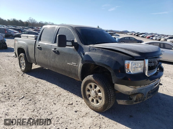 2009 GMC Sierra 2500HD SLT z VIN 1GTHK63639F186370, wystawiony jako Copart lot #46929955 z przebiegiem 268 663 mil mil oraz Szkoda całkowita • Salvage title. Historia ofert i sprzedaży dostępna na DreamBid. Obrazek 4.