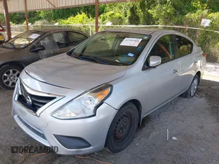 2016 Nissan Versa SV z VIN 3N1CN7APXGL871121, wystawiony jako IAAI lot #42304960 z przebiegiem 137 438 mil mil oraz . Historia ofert i sprzedaży dostępna na DreamBid. Obrazek 2.
