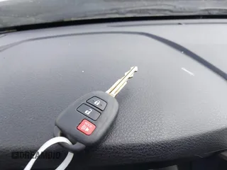 2017 Toyota Tacoma SR5 z VIN 3TMAZ5CN8HM045727, wystawiony jako IAAI lot #41962213 z przebiegiem 88 042 mil mil oraz . Historia ofert i sprzedaży dostępna na DreamBid. Obrazek 11.