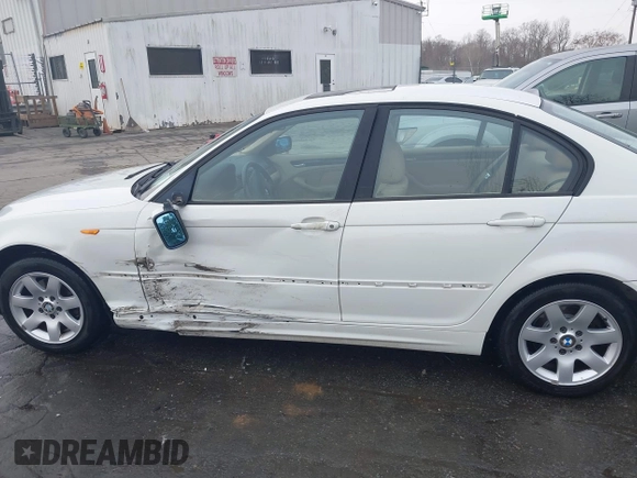 2003 BMW 3 Series 325i z VIN WBAEV33473KL58984, wystawiony jako IAAI lot #41495695 z przebiegiem 16 468 mil mil oraz . Historia ofert i sprzedaży dostępna na DreamBid. Obrazek 14.