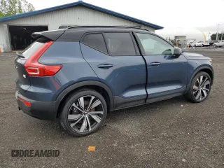 2022 Volvo XC40 Twin Plus z VIN YV4ED3UR2N2674275, wystawiony jako Copart lot #55912995 z przebiegiem Nie podano mil oraz Tytuł czysty. Historia ofert i sprzedaży dostępna na DreamBid. Obrazek 3.