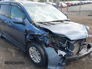 2016 Toyota Sienna XLE z VIN 5TDYK3DC2GS739042, wystawiony jako IAAI lot #42163983 z przebiegiem 98 842 mil mil oraz . Historia ofert i sprzedaży dostępna na DreamBid. Obrazek 18.