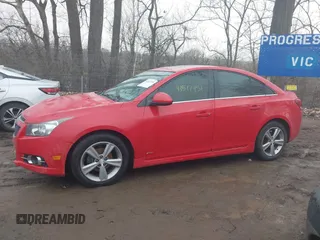 2014 Chevrolet Cruze 2LT z VIN 1G1PE5SB3E7278295, wystawiony jako IAAI lot #41517451 z przebiegiem 95 085 mil mil oraz . Historia ofert i sprzedaży dostępna na DreamBid. Obrazek 14.