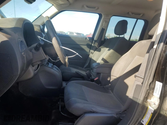 2016 Jeep Patriot Sport z VIN 1C4NJPBB0GD711842, wystawiony jako Copart lot #52802165 z przebiegiem 105 273 mil mil oraz Szkoda całkowita • Salvage title. Historia ofert i sprzedaży dostępna na DreamBid. Obrazek 7.
