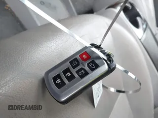 2018 Toyota Sienna XLE Auto Access Seat with VIN 5TDYZ3DCXJS907898, listed as a IAAI auction lot 42346946 with 119,903 mi miles and . Bid and sale history available at DreamBid. Image 11.
