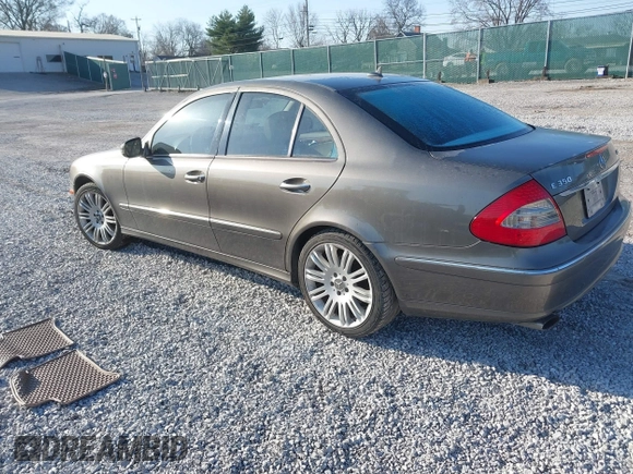 2008 Mercedes-Benz E 350 Luxury z VIN WDBUF87X08B334237, wystawiony jako IAAI lot #41735498 z przebiegiem 224 205 mil mil oraz . Historia ofert i sprzedaży dostępna na DreamBid. Obrazek 3.