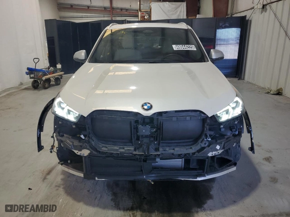 2024 BMW X1 xDrive28i with VIN WBX73EF04R5Z25409, listed as a Copart auction lot 48044225 with 19,329 mi miles and Clean Title. Bid and sale history available at carsss.com. Image 5.