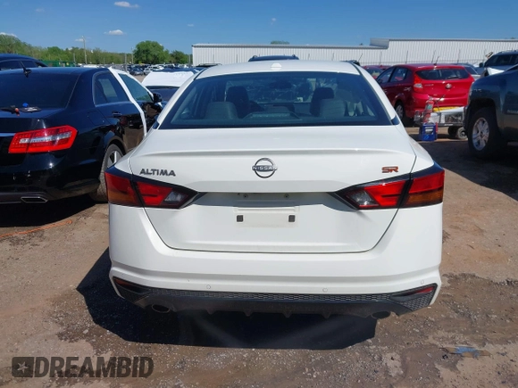 2024 Nissan Altima 2.5 SR with VIN 1N4BL4CV0RN367520, listed as a IAAI auction lot 42078905 with 39,867 mi miles. Bid and sale history available at carsss.com. Image 15.