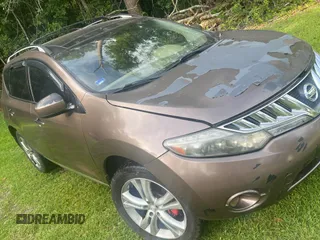 2010 Nissan Murano S z VIN JN8AZ1MU4AW008991, wystawiony jako Copart lot #57563485 z przebiegiem 151 747 mil mil oraz Tytuł czysty. Historia ofert i sprzedaży dostępna na DreamBid. Obrazek 1.