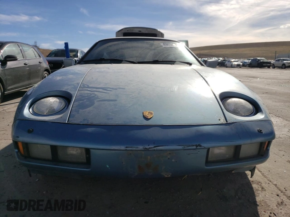 1985 Porsche 928 z VIN WP0JB092XFS860634, wystawiony jako Copart lot #49650775 z przebiegiem 140 644 mil mil oraz Czysty tytuł • Clean title. Historia ofert i sprzedaży dostępna na DreamBid. Obrazek 5.