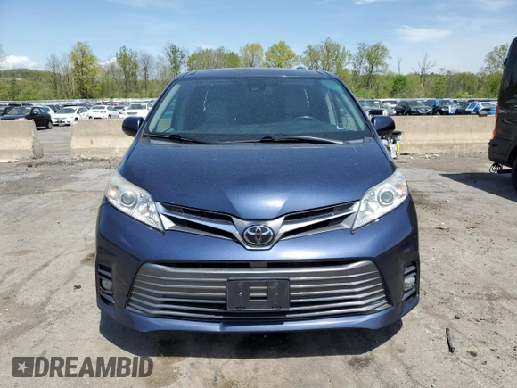 2018 Toyota Sienna XLE Auto Access Seat z VIN 5TDYZ3DC1JS962837, wystawiony jako Copart lot #54795435 z przebiegiem 122 282 mil mil oraz Nie do naprawy • Non repairable. Historia ofert i sprzedaży dostępna na DreamBid. Obrazek 5.