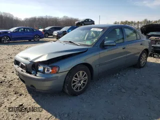 2004 Volvo S60 with VIN YV1RS61T642348189, listed as a Copart auction lot 46315535 with 209,536 mi miles and Salvage Title. Bid and sale history available at carsss.com. Image 1.