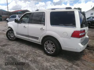 2007 Lincoln Navigator z VIN 5LMFU28557LJ15348, wystawiony jako IAAI lot #42255767 z przebiegiem 231 058 mil mil oraz . Historia ofert i sprzedaży dostępna na DreamBid. Obrazek 3.